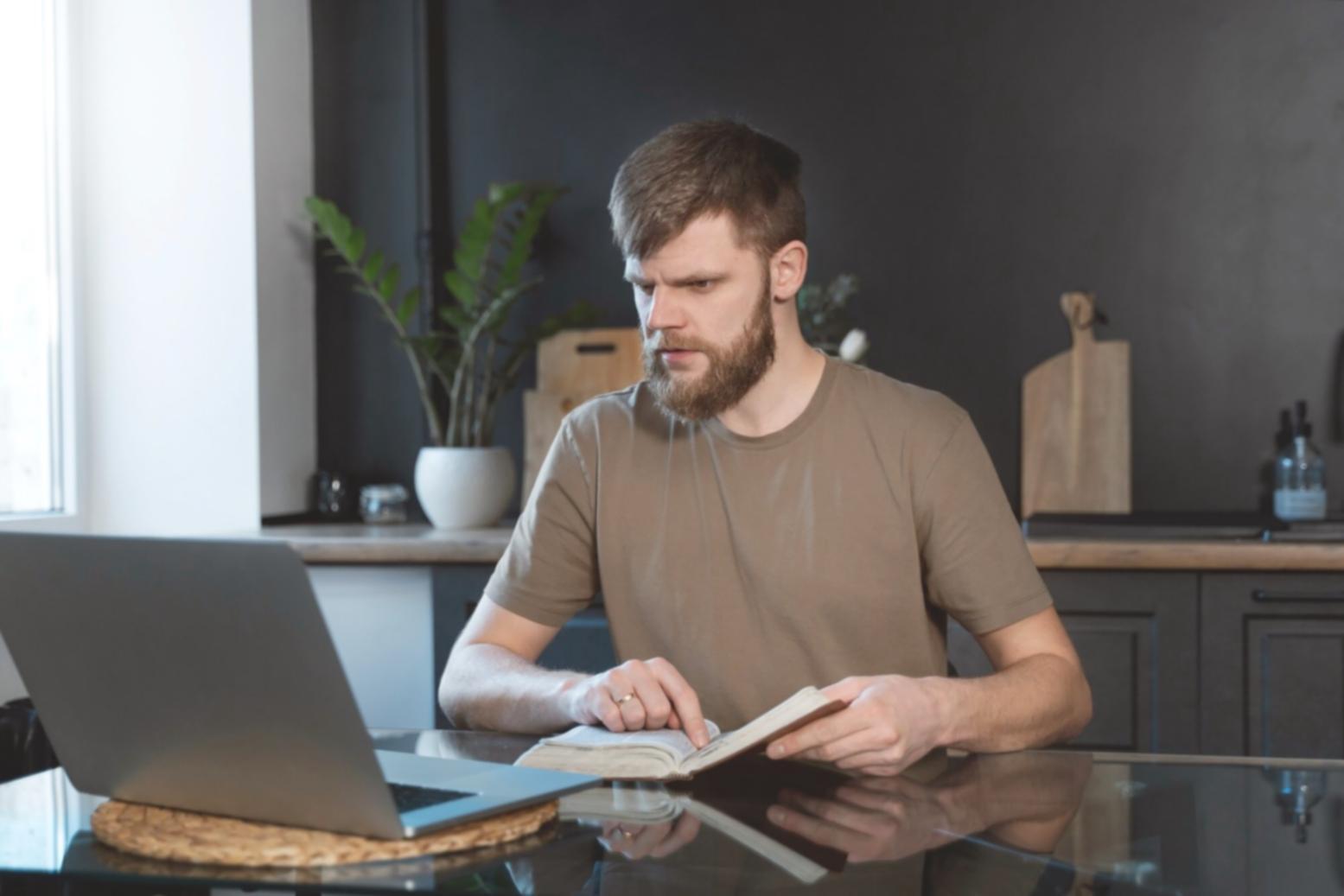 Estrategia de implementación en pizarra con gráficos